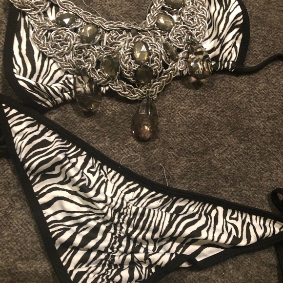 Brand new swim suit - Picture 2 of 4